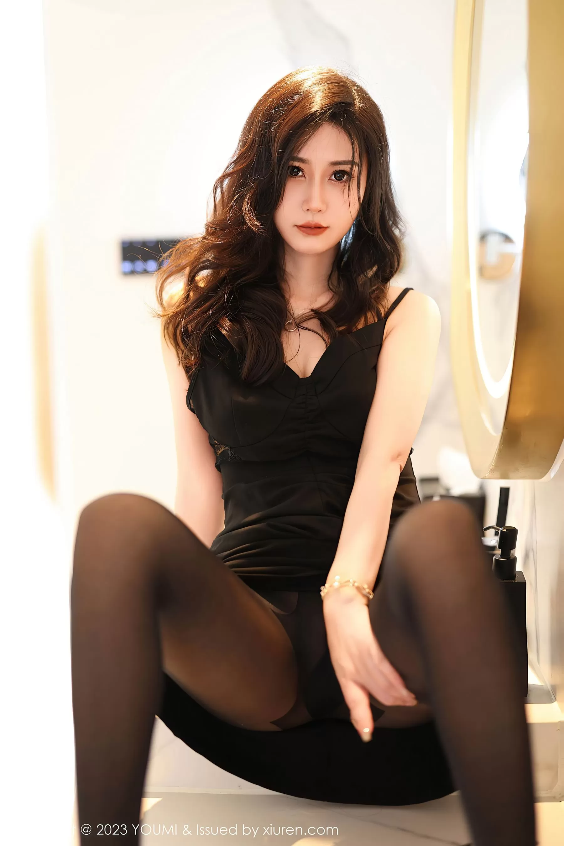  尤蜜荟 VOL.982 laura阿姣 黑丝美腿 [73P]第20张