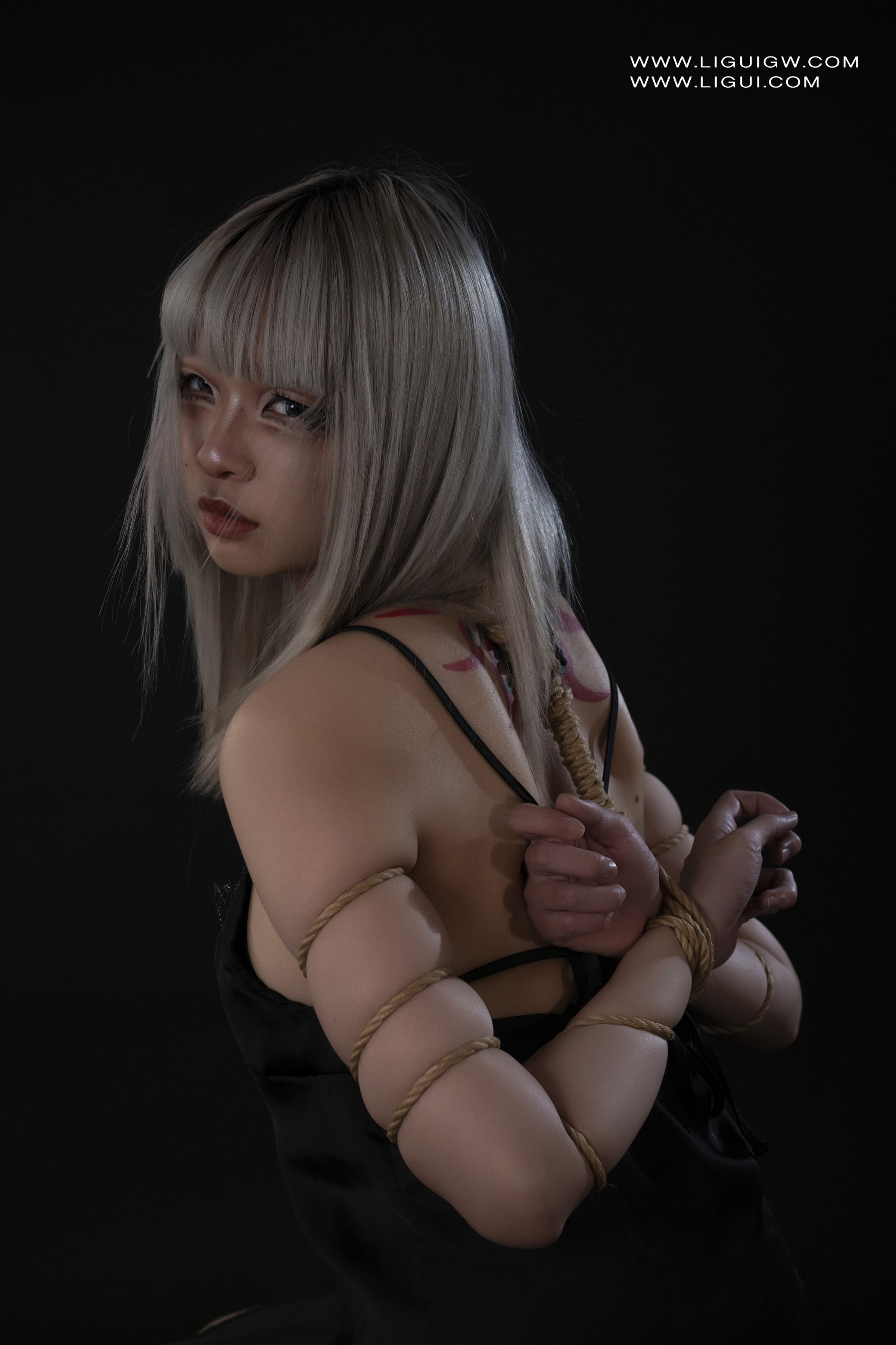 [Ligui丽柜] 2025.10.31《赤缚调教》えたまめ第1张